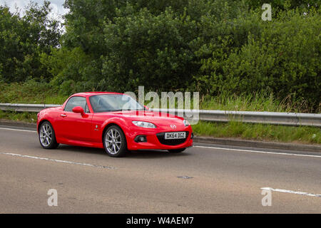 2014 Red Mazda MX-5 I Roadster Sport TEC; Tram Sonntag 2019; ein Festival des Verkehrs statt der in der Küstenstadt Fleetwood, Lancashire, Großbritannien Stockfoto