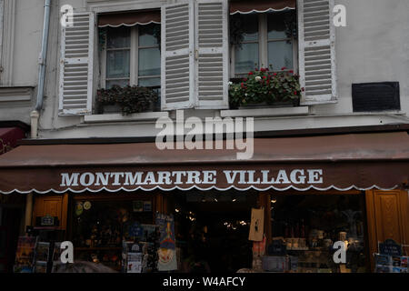 Ein Montmartre Village Geschäft in Montmatre in Paris, Frankreich. Stockfoto