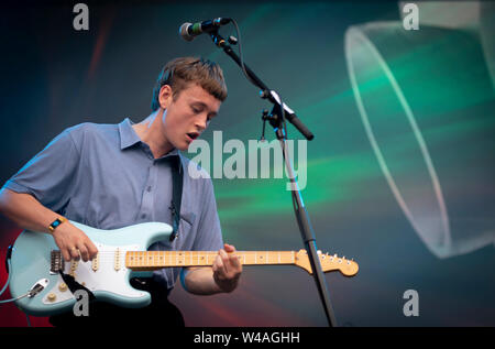 Henry Carlyle Wade spielt am 21. Juli 2019 mit der Band der Orielles auf dem Blue Dot Festival (Jodrell Bank Observatory - Cheshire-UK). Stockfoto