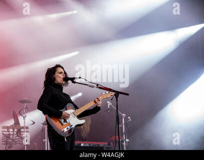 Anna Calvi trat auf dem Blue Dot Festival 2019 auf. Findet vom 18-21. Juli in der Jodrell Bank, Cheshire, UK, statt. Stockfoto