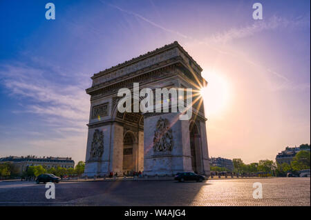 Ein Blick auf den Arc de Triomphe in Paris, Frankreich. Stockfoto
