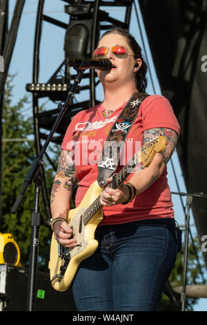 Juli 20, 2019 - Twin Lakes, Wisconsin, USA - ASHLEY MCBRYDE während des Landes Donner Music Festival in Twin Lakes, Wisconsin (Credit Bild: © Daniel DeSlover/ZUMA Draht) Stockfoto