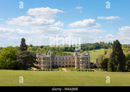 Landschaft zurück Ansicht von Audley End House, Saffron Walden CB11 4JF, Großbritannien, 15. Juni 2019 Stockfoto