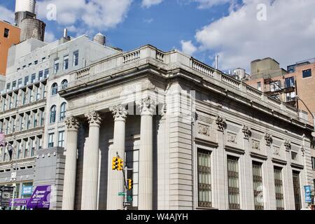 Union Square Sparkasse, von Henry Speck mit korinthischen Säulen, in New York City Stockfoto