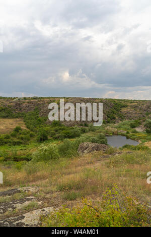 Große Granit Canyon. Dorf Aktove. In der Ukraine. Schöne Landschaft Stockfoto