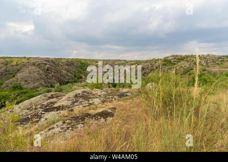 Große Granit Canyon. Dorf Aktove. In der Ukraine. Schöne Landschaft Stockfoto