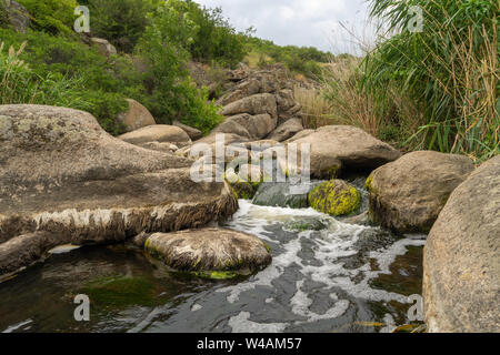 Große Granit Canyon. Dorf Aktove. In der Ukraine. Schöne Landschaft Stockfoto