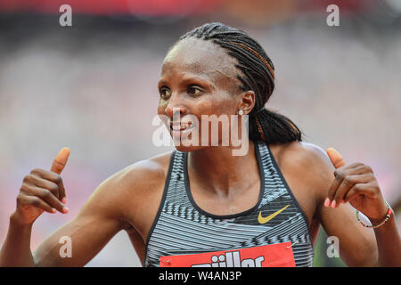 LONDON, Vereinigtes Königreich. 21 Jul, 2019. Hellen Obiri (KEN) feiert nach dem Gewinn der WomenÕs 5000 m während Muller Geburtstag Spiele in London Stadion am Sonntag, 21. Juli 2019 in London, England. Credit: Taka G Wu/Alamy leben Nachrichten Stockfoto