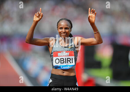 LONDON, Vereinigtes Königreich. 21 Jul, 2019. Hellen Obiri (KEN) feiert nach dem Gewinn der WomenÕs 5000 m während Muller Geburtstag Spiele in London Stadion am Sonntag, 21. Juli 2019 in London, England. Credit: Taka G Wu/Alamy leben Nachrichten Stockfoto