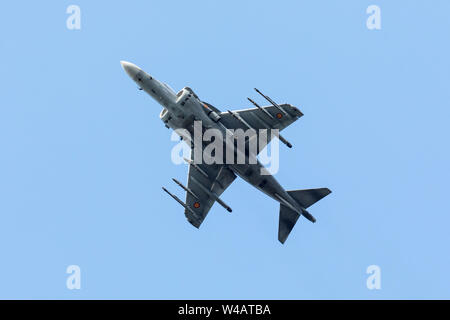 Spanische Marine EAV-8B Harrier II Plus fliegen am 20. Juli 2019 der RIAT 2019, RAF Fairford, Gloucestershire, VEREINIGTES KÖNIGREICH Stockfoto