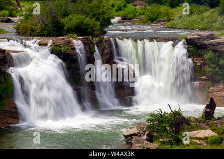 Lundbreck Falls ist ein Wasserfall des Crowsnest River im südwestlichen Alberta, Kanada entfernt in der Nähe des Weilers von Lundbreck. Stockfoto