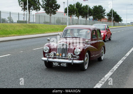 1956 50s Red Sunbeam Talbot 2267cc Benzinlimousine, Oldtimer und Autos besuchen eine Oldtimer-Show in Lancashire, UK Stockfoto