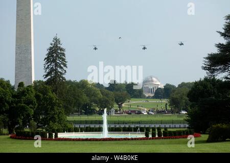 Washington DC, USA. 21st July, 2019. United States President Donald J. Trump arrives to the White House in Washington, DC, U.S. on July 21, 2019, following a weekend in Washington DC, USA. Credit: Stefani Reynolds/CNP | usage worldwide Credit: dpa/Alamy Live News Stockfoto