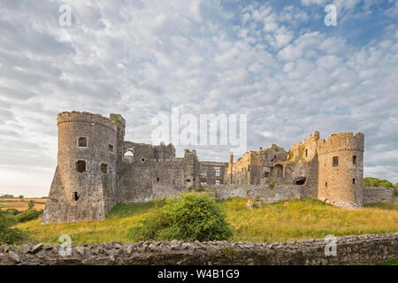 Carew Castle (Walisisch: Castell Caeriw) Pembrokeshire, Wales, Großbritannien Stockfoto