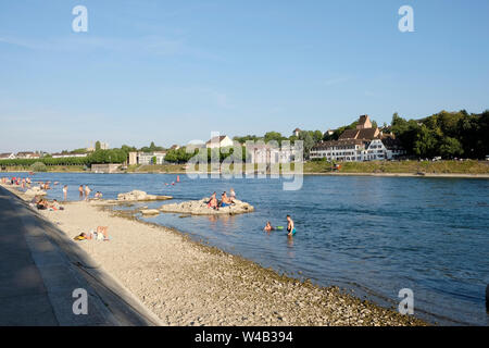 Schwimmen im Rhein, Basel, Schweiz Stockfoto