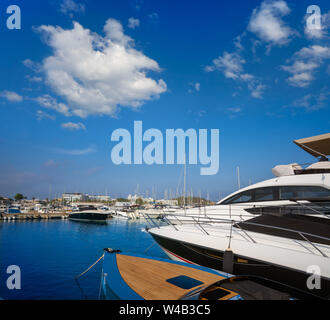 Ibiza Santa Eulalia Marina Port Boote im Mittelmeer Balearen Spanien Stockfoto