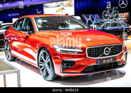 Brüssel, Belgien, Jan 2019: rot metallic Volvo S60 an der Brüsseler Motor Show, Executive Limousine der schwedische Autohersteller Volvo Cars hergestellt Stockfoto