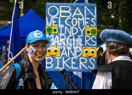 Oban, alle unter einem Banner Unabhängigkeit März - 2019 Stockfoto