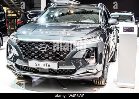 Brüssel, Belgien, Jan 2019: Hyundai Santa Fe 4WD zu Brüssel Motor Show, vierte Generation, TM, SUV von Hyundai Motor Company hergestellt Stockfoto