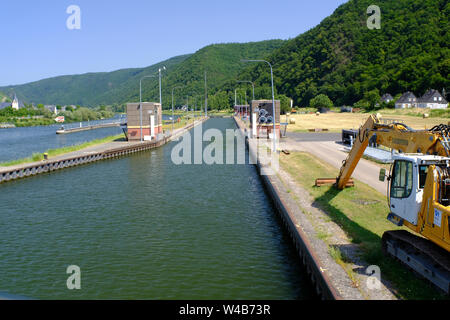 Annäherung an eine Schleuse an der Mosel in Deutschland Stockfoto