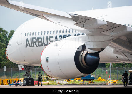 Singapur - Februar 4, 2018: Der Rolls-Royce Trent XWB-Motor eines Airbus A350-1000 XWB in Airbus Werk Lackierung bei der Singapore Airshow am Changi Stockfoto