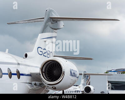 Singapur - Februar 4, 2018: Schwanz Flugzeuge und Motoren der Gulfstream G280 und G650 ER Business Jets auf dem Display während Singapore Airshow am Changi Aussteller Stockfoto