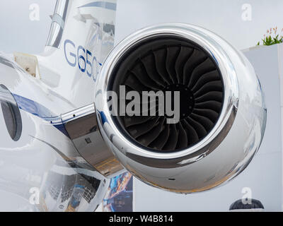 Singapur - Februar 4, 2018: Leitwerk und Motor der Gulfstream G650 ER Business Jet auf dem Display während Singapore Airshow am Changi Exhibition Centre Stockfoto