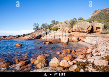 Verschlafenen Bucht Freycinet National Park, Tasmanien, Australien, an einem sonnigen Wintertag Stockfoto