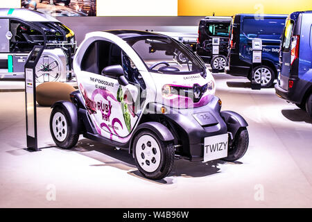 Brüssel, Belgien, Jan 2019 kleine elektrische Renault Twizy, Brüssel Motor Show, zwei-sitzigen Elektroauto, schwere quadricycle von Renault produziert Stockfoto