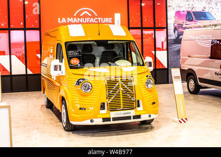 Brüssel, Belgien, Jan 2019 neue Citroen Jumper HY VAN mit charakteristischen Wellblech Körper, Brüsseler Motor Show, Citroen retro Lieferung Auto Stockfoto