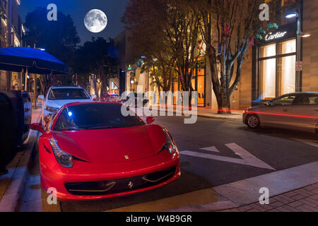 Roten FERRARI 458 ITALIA SPORTWAGEN (© FERRARI NV 2015) LUXURY STORES NE 39TH STREET MIAMI DESIGN DISTRICT MAIMI FLORIDA USA Stockfoto