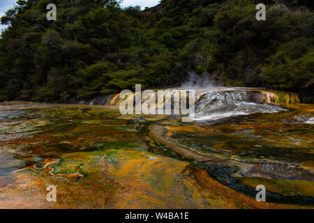 Atemberaubende Vulkantal Waimangu, Geothermie, Rotorua, Neuseeland Stockfoto