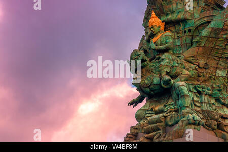 Garuda Wisnu Kencana Statue. GWK 122 Meter hohen Statue ist eines der bekanntesten und beliebtesten Sehenswürdigkeiten der Insel Bali, Indonesien. Stockfoto