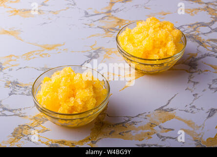 Fruchtsorbet. Gefrorenen Säften aus tropischen Früchten. Leckeres Eis. Obst Diät. Der Geschmack des Sommers. Eine Portion Vitamine. Stockfoto