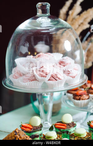 Marshmallows in Glas Glas für Candy Bar. Stockfoto