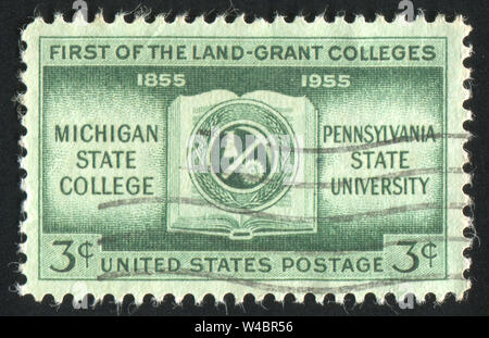 UNITED STATES - ca. 1955: Briefmarke von United States gedruckt, zeigt Buch öffnen und Symbole der Fächer, ca. 1955 Stockfoto
