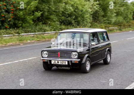 Fleetwood Festival der Transport - Straßenbahn Sonntag 2019 JLW 122 V Austin Mini club Oldtimer und Fahrzeuge nehmen an der Classic Car Show in Lancashire, Großbritannien Stockfoto