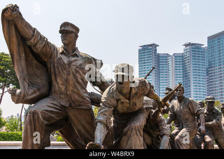 Details der Denkmal einer kämpfenden Soldaten im War Memorial von Korea für eine friedliche Wiedervereinigung. Yongsan, Seoul, Südkorea, Asien. Stockfoto