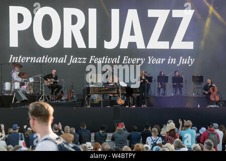 Pori, Finnland. Juli 2019 18. Melody Gardot führt an der Finnischen Pori Jazz Festival. Stockfoto