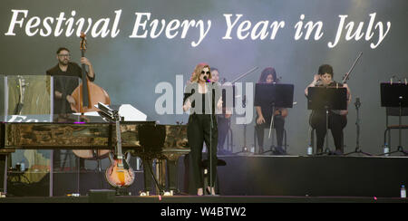 Pori, Finnland. Juli 2019 18. Melody Gardot führt an der Finnischen Pori Jazz Festival. Stockfoto