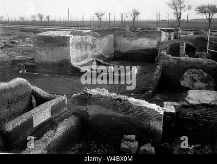 Latium, sepulchral Gebiet von Ostia Antica neben der Autobahn, 1930 Stockfoto