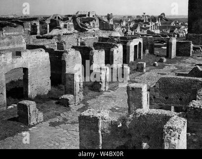 Latium, Straße an der capitolium in Ostia Antica, 1930 Stockfoto