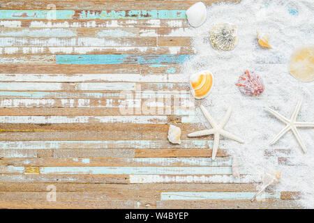 Summer time background concept. Sea shells and starfish on a grunge retro vintage wooden background. Starfish with sea shell collection background. Fl Stockfoto