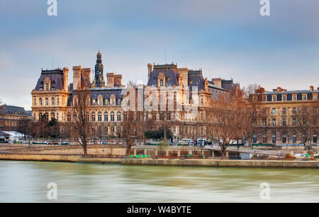 Blick auf das Hotel de Ville (Rathaus) in Paris, Frankreich Stockfoto