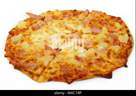 Pizza Hawaii auf weißem Hintergrund Stockfoto