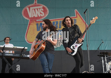 Kalifornien, USA. 21. Juli, 2019. Die Amerikaner lehnt - Tyson Ritter und Nick Wheeler während der Vans Warped Tour 25. Jahrestag am 21. Juli 2019 in Mountain View, Kalifornien. Credit: MediaPunch Inc/Alamy leben Nachrichten Stockfoto