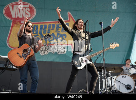 Kalifornien, USA. 21. Juli, 2019. Die Amerikaner lehnt - Tyson Ritter und Nick Wheeler während der Vans Warped Tour 25. Jahrestag am 21. Juli 2019 in Mountain View, Kalifornien. Credit: MediaPunch Inc/Alamy leben Nachrichten Stockfoto