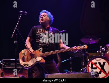 Kalifornien, USA. 21. Juli, 2019. NOFX - Fat Mike führt während der Vans Warped Tour 25. Jahrestag am 21. Juli 2019 in Mountain View, Kalifornien. Credit: MediaPunch Inc/Alamy leben Nachrichten Stockfoto