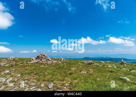 Sommer Panorama Landschaft aus Belmeken Peak, 2626 m hoch. Bulgarien, Rila Mountain National Park, Stockfoto