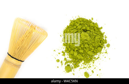 Matcha Tee Pulver, auf weißem Hintergrund Stockfoto